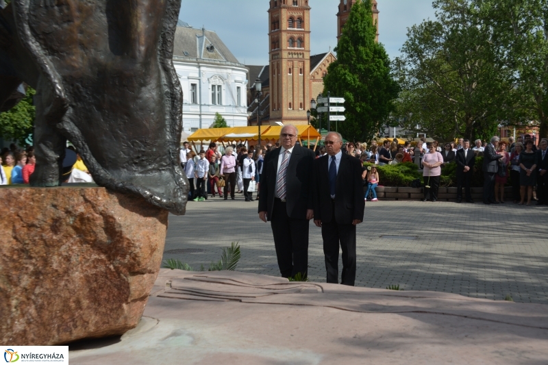 Városalapítók emlékművének koszorúzása