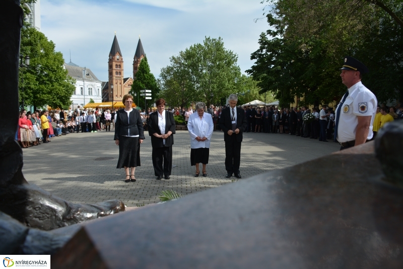 Városalapítók emlékművének koszorúzása