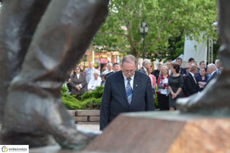 Városalapítók emlékművének koszorúzása