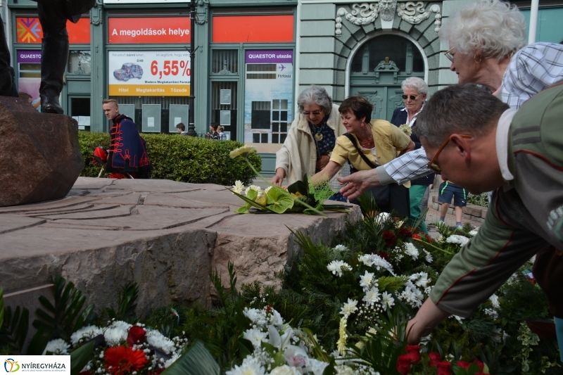 Városalapítók emlékművének koszorúzása