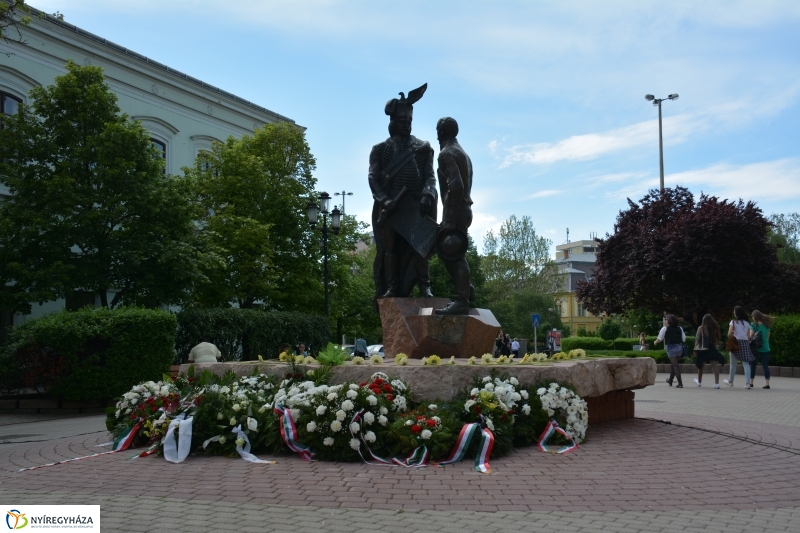 Városalapítók emlékművének koszorúzása