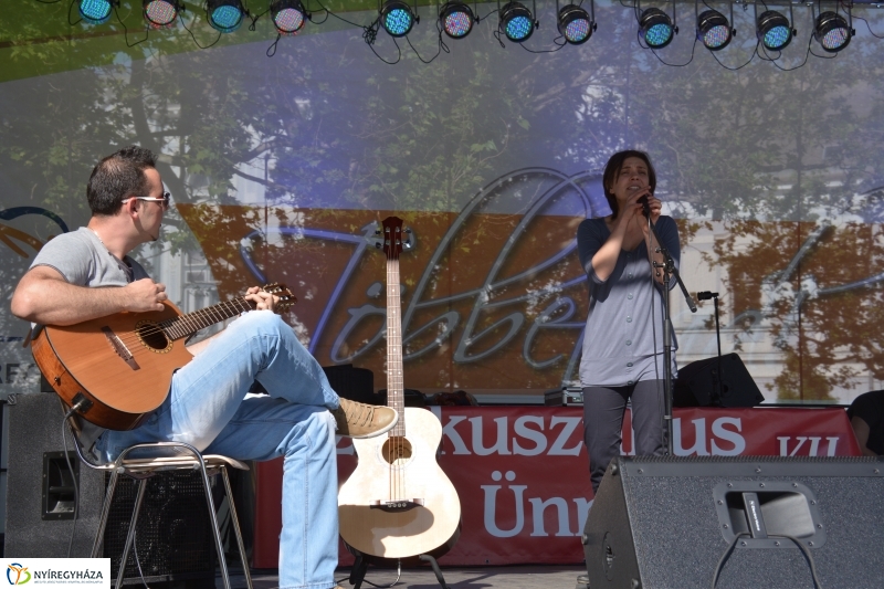 Akusztikus Zenei Koncert a Kossuth téren