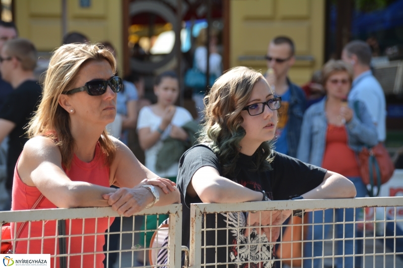 Akusztikus Zenei Koncert a Kossuth téren