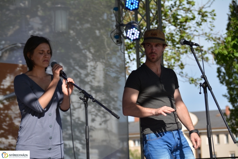 Akusztikus Zenei Koncert a Kossuth téren