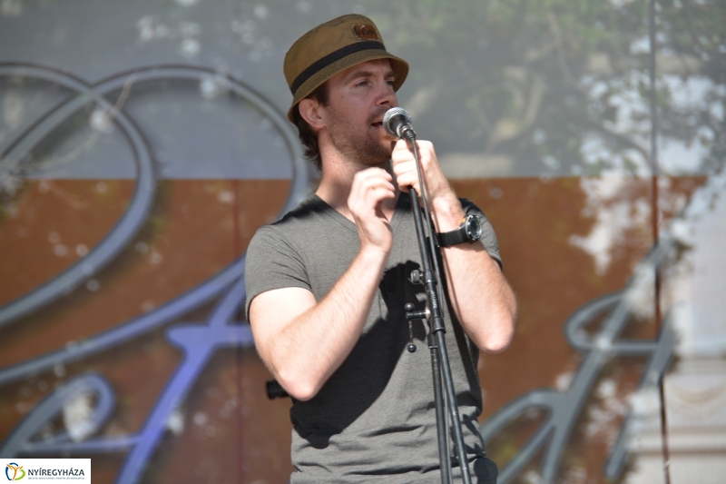 Akusztikus Zenei Koncert a Kossuth téren