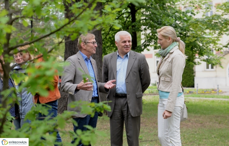 Faültetés a testvérváros képviselőivel