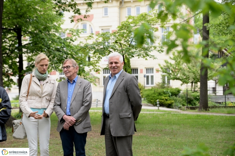 Faültetés a testvérváros képviselőivel