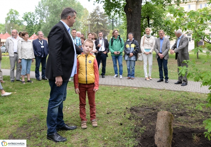 Faültetés a testvérváros képviselőivel