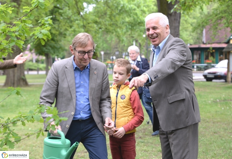 Faültetés a testvérváros képviselőivel