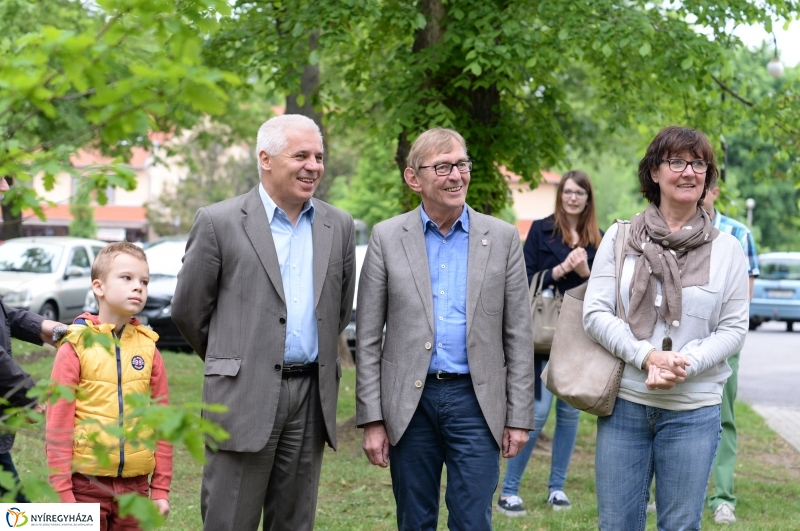 Faültetés a testvérváros képviselőivel