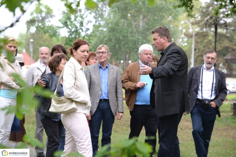 Faültetés a testvérváros képviselőivel