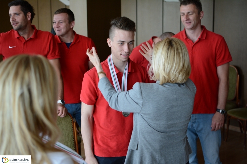 Ezüst érmet kaptak a Kézilabdásaink