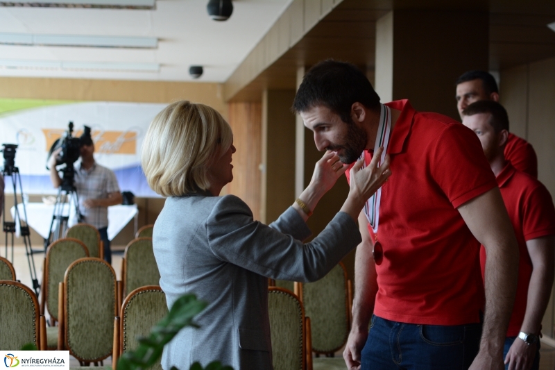 Ezüst érmet kaptak a Kézilabdásaink