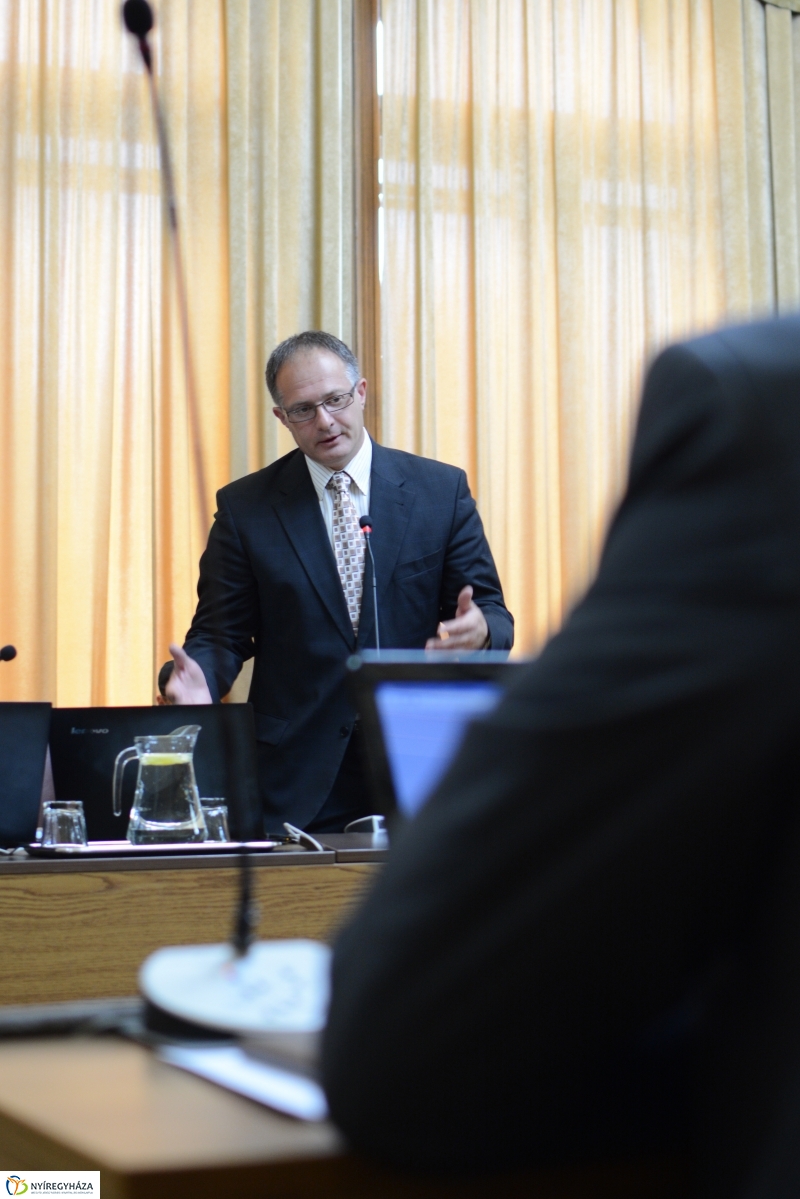 Közgyűlés a Városházán 