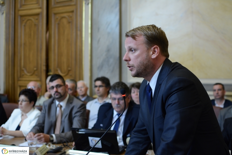 Közgyűlés a Városházán 