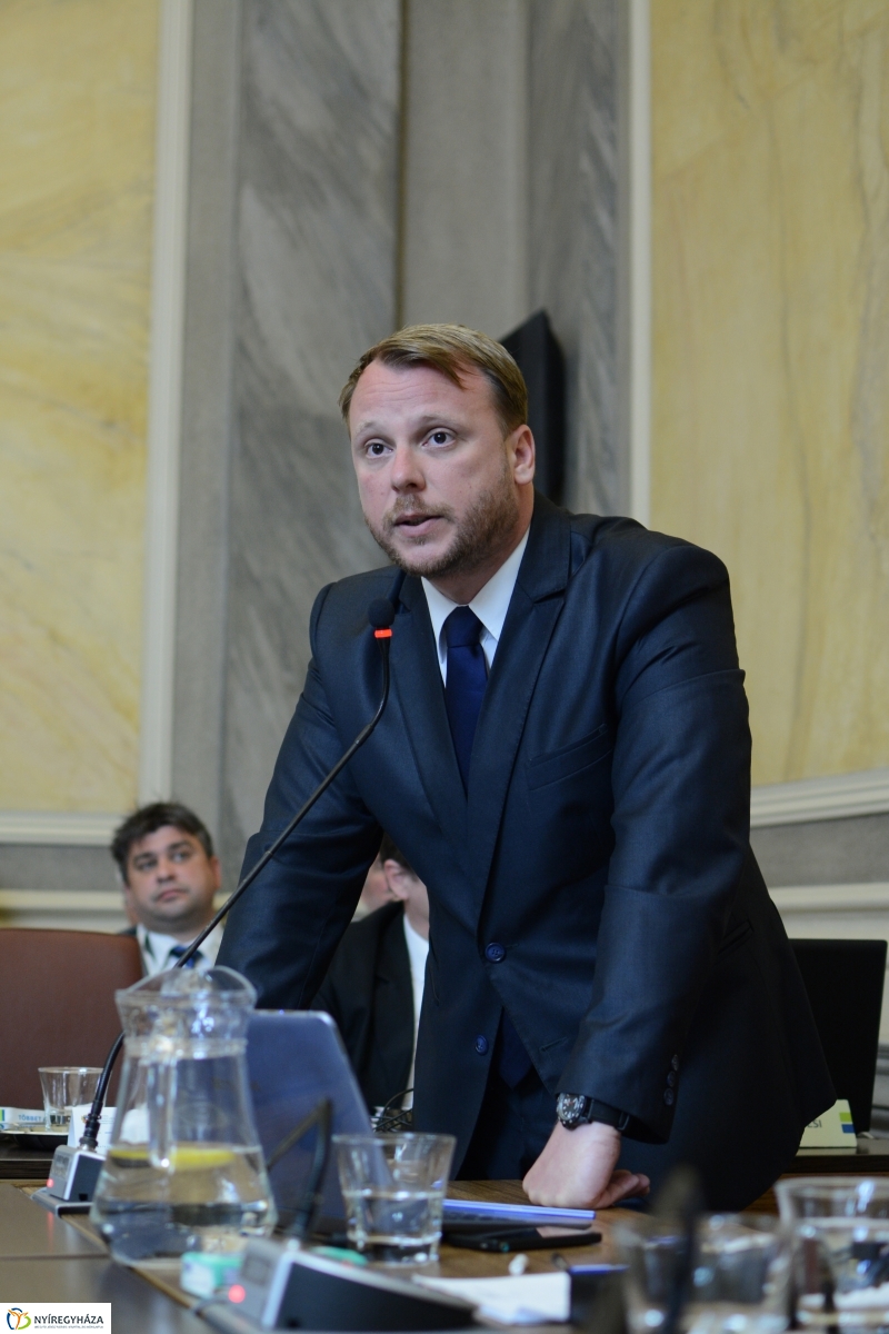 Közgyűlés a Városházán 