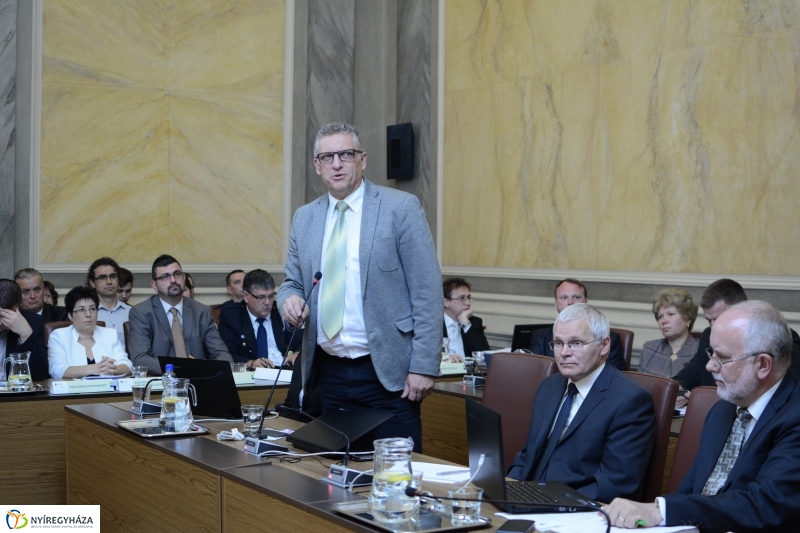 Közgyűlés a Városházán 