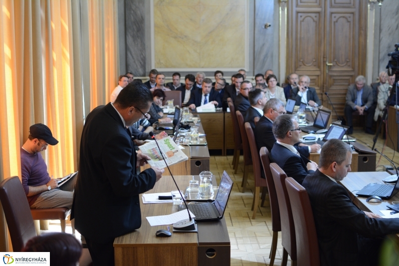 Közgyűlés a Városházán 