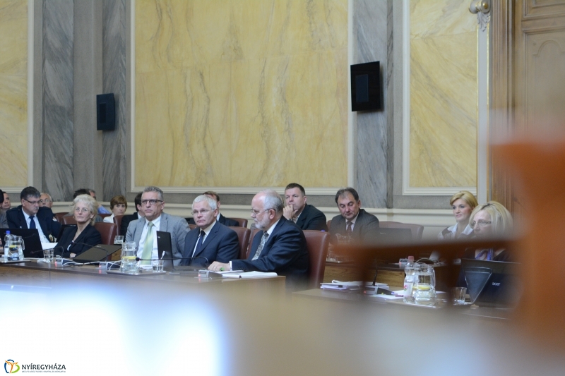 Közgyűlés a Városházán 