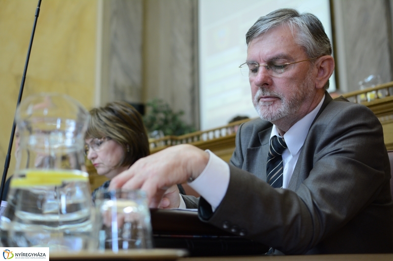 Közgyűlés a Városházán 