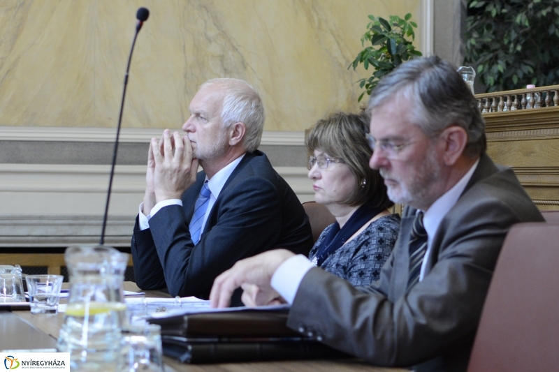 Közgyűlés a Városházán 