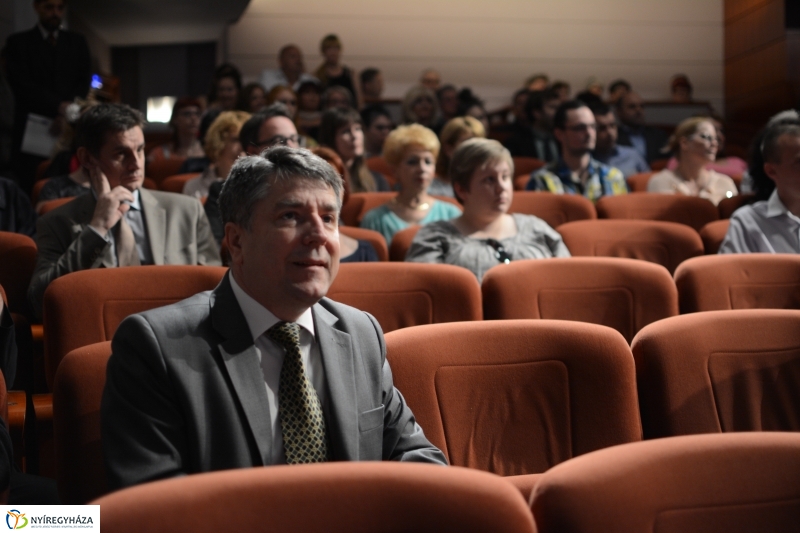 Évadzáró ünnepség a színházban