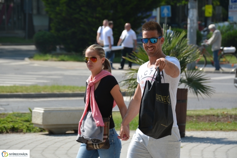 A nyíregyházi Országzászló tér bemutatja...