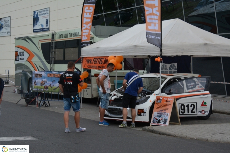 Gyereknap a Nyírpláza parkolójában