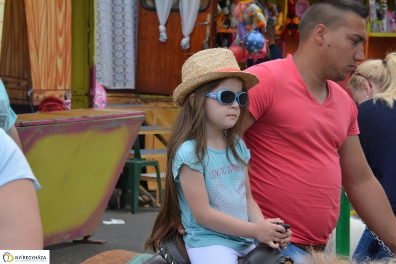 Gyereknap a Nyírpláza parkolójában