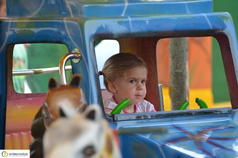 Gyereknap a Nyírpláza parkolójában