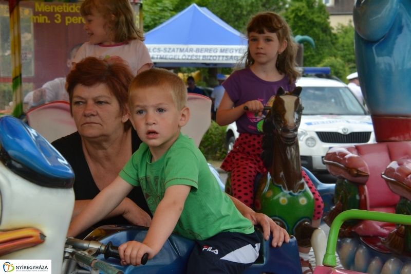 Gyereknap a Nyírpláza parkolójában