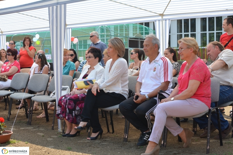 Ovi focipályák átadása