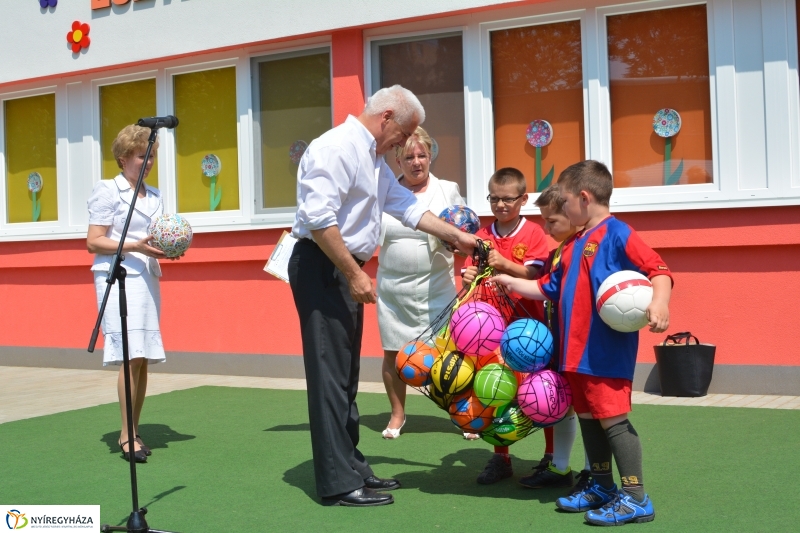 Ovi focipályák átadása