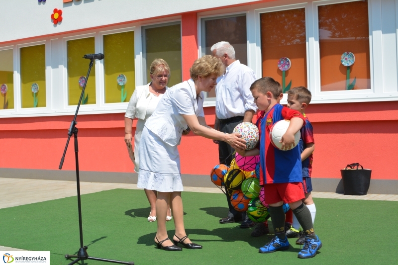 Ovi focipályák átadása