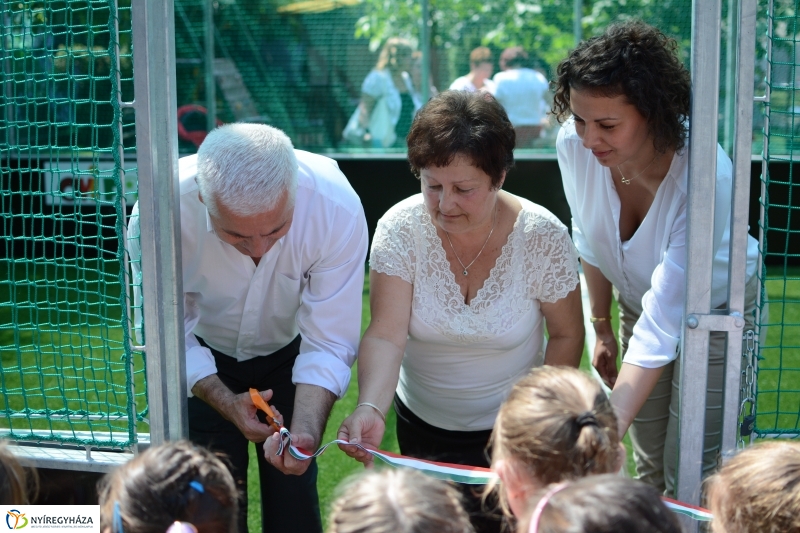 Ovi focipályák átadása