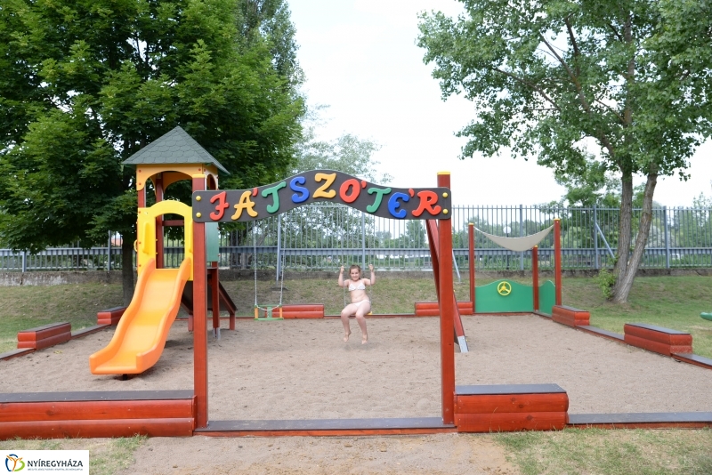 Kinyitott a Tófürdő