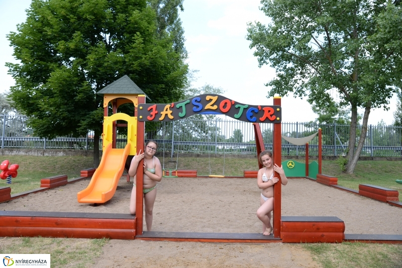 Kinyitott a Tófürdő