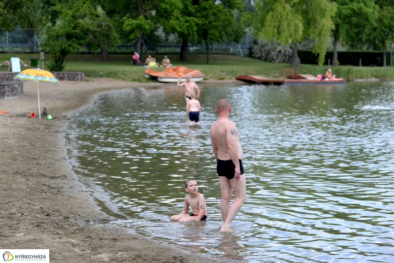 Kinyitott a Tófürdő