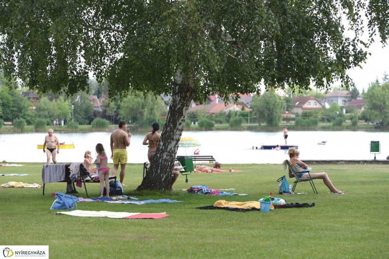 Kinyitott a Tófürdő
