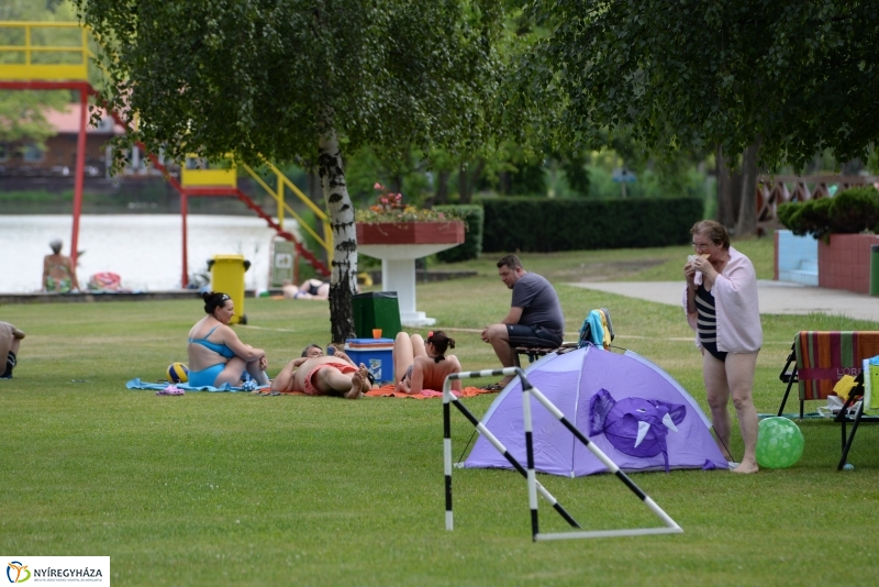 Kinyitott a Tófürdő