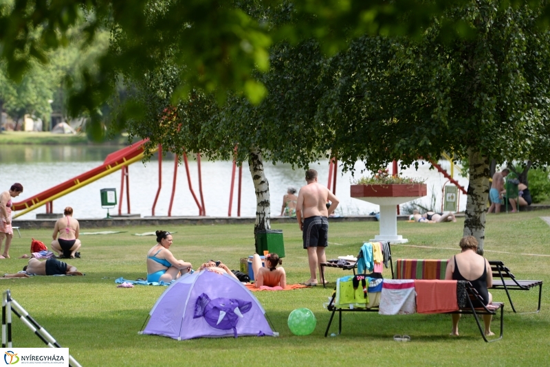 Kinyitott a Tófürdő