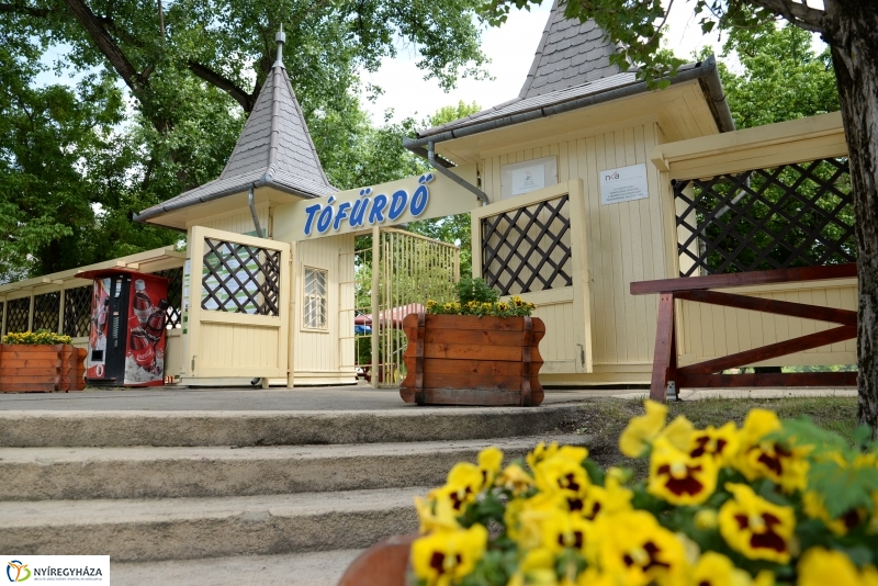 Kinyitott a Tófürdő