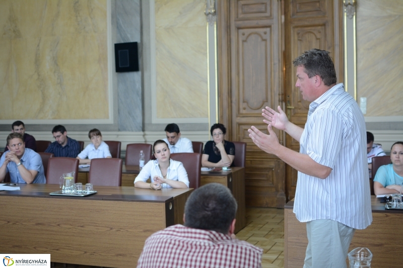 Ifjúsági Kerekasztal megalapítása