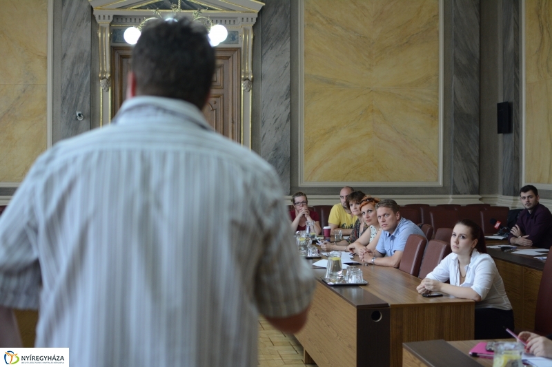 Ifjúsági Kerekasztal megalapítása