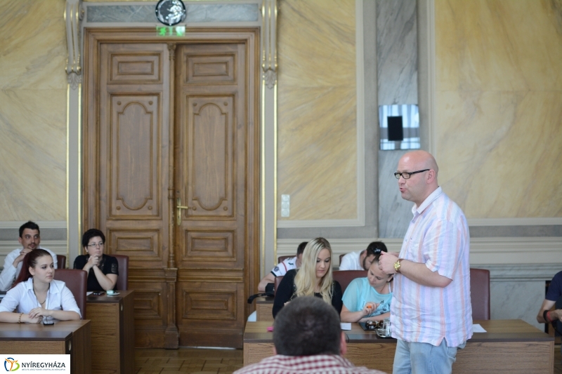 Ifjúsági Kerekasztal megalapítása