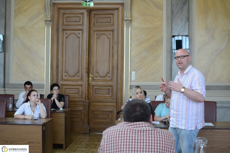 Ifjúsági Kerekasztal megalapítása