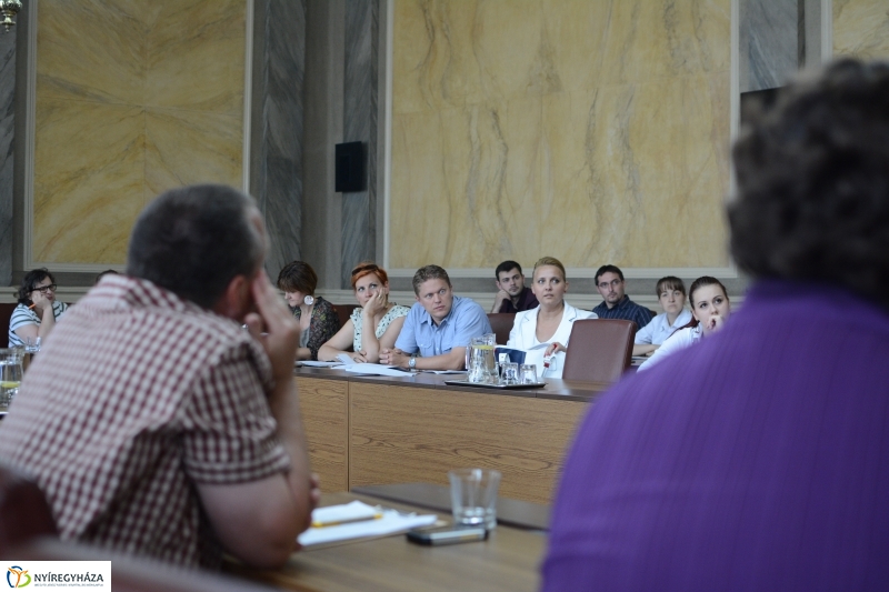 Ifjúsági Kerekasztal megalapítása