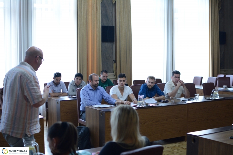 Ifjúsági Kerekasztal megalapítása