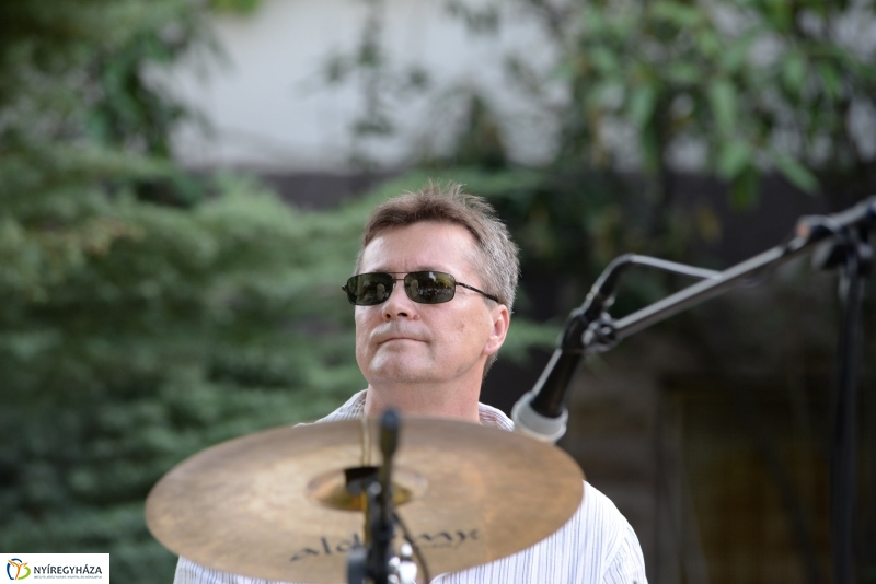 A Milord együttes fellépése a Bencs Villában