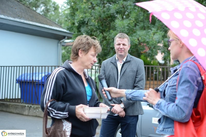 Ételosztás a Kikelet Óvodában 